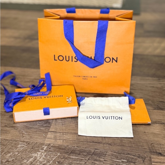 Single Louis Vuitton Iconic earring - Picture 2 of 6